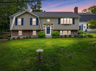 10 Carl Gardner Rd, Bourne, MA 02532