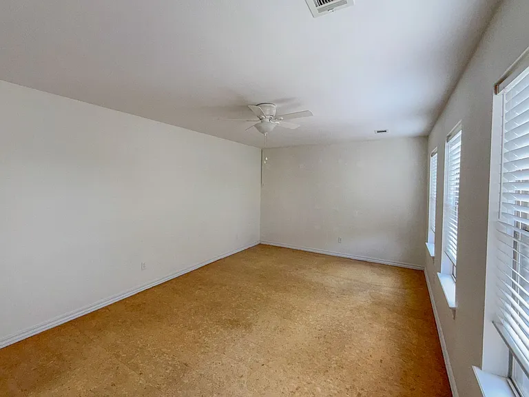 12021 Hawthorne Ln — Photo 35