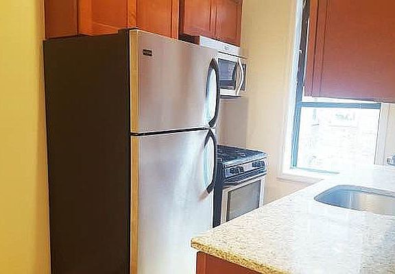 3rd image of 1131 President St APT 4C