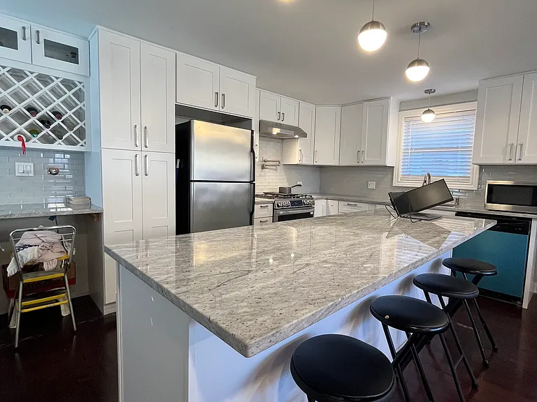 3224 S Racine Ave — Photo 2