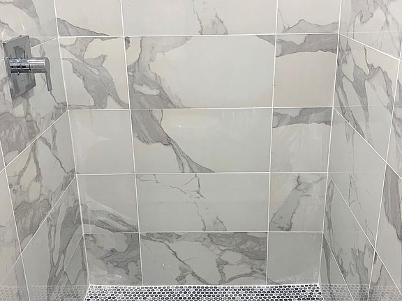 5th image of 2434 W Warren Blvd #1
