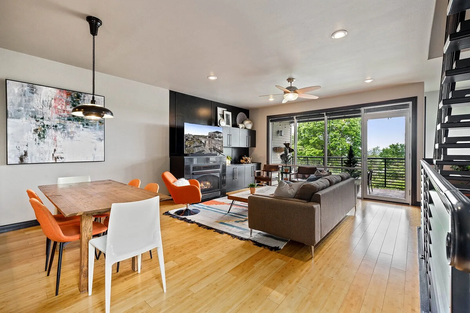 2 bed, 2.0 bath, 1431 sqft, $4,298 — Photo 2