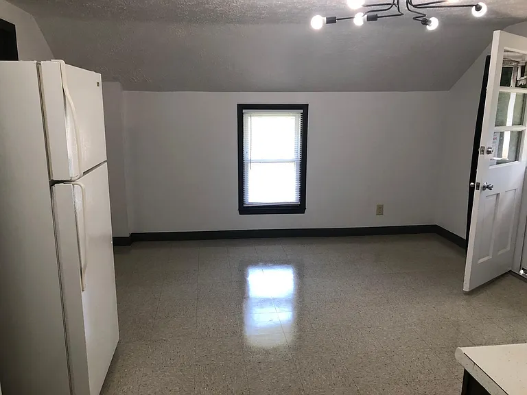 82 E Emerling Ave #2 — Photo 8