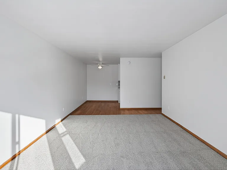 Lynn Plaza Apartments — Photo 18