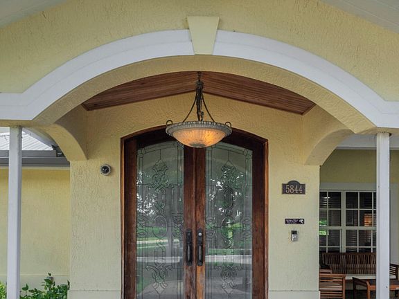 5th image of 5844 Pinebrook Drive