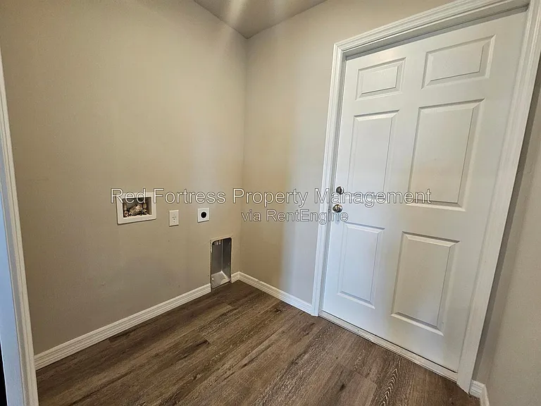 2300 NW 9th Ave — Photo 7
