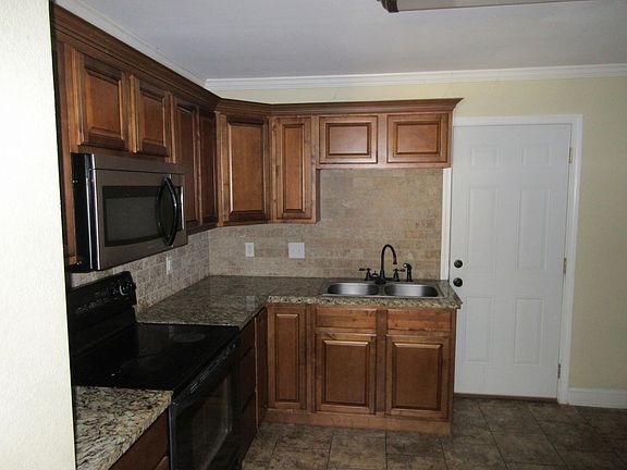 3rd image of 313 Meyer St