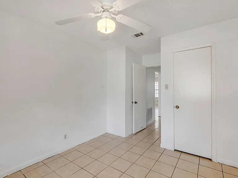 9604 Night Star Dr #B — Photo 14