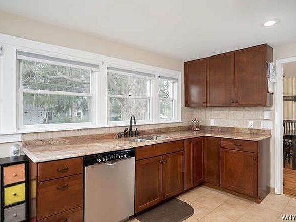 4th image of 105 Princeton Pl