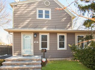 69 Cedar Ave, Patchogue, NY 11772