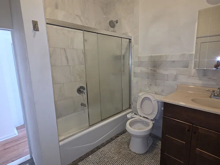 129 11th St #2R — Photo 5