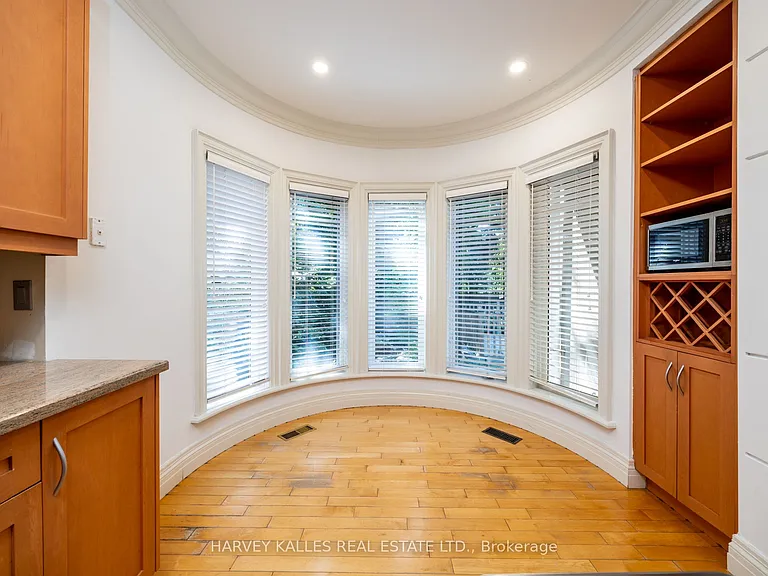 495 Deloraine Ave — Photo 19