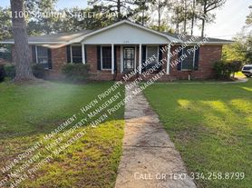 1100 Stadium St