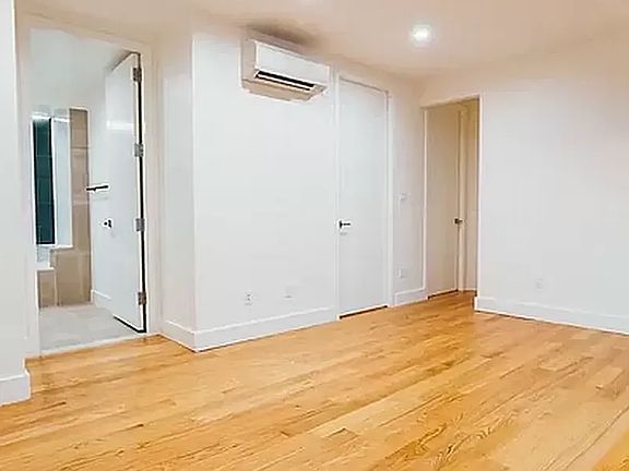 5th image of 620 Parkside Ave #5B