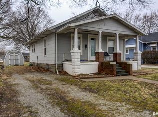 1218 W England St, Taylorville, IL 62568