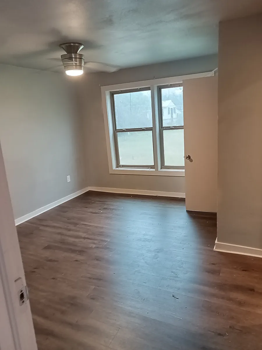 Building Photo - 216 N Kemp St