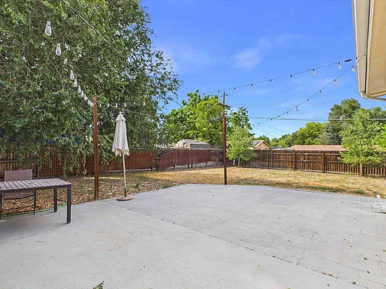 2261 W 56th Pl — Photo 29
