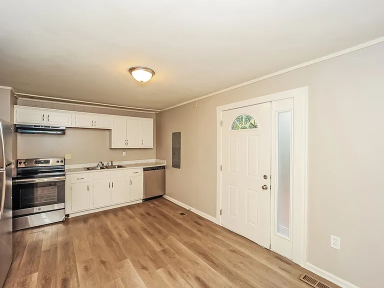 6608 Dorian Dr — Photo 7