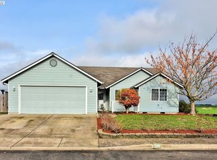 895 Arrow Leaf Ave, Harrisburg, OR 97446
