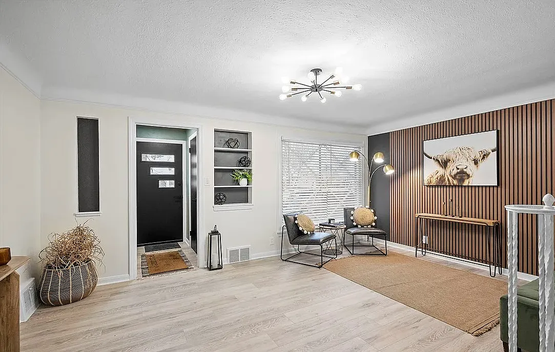 3 bed, 2439 sqft, $2,100 — Photo 4