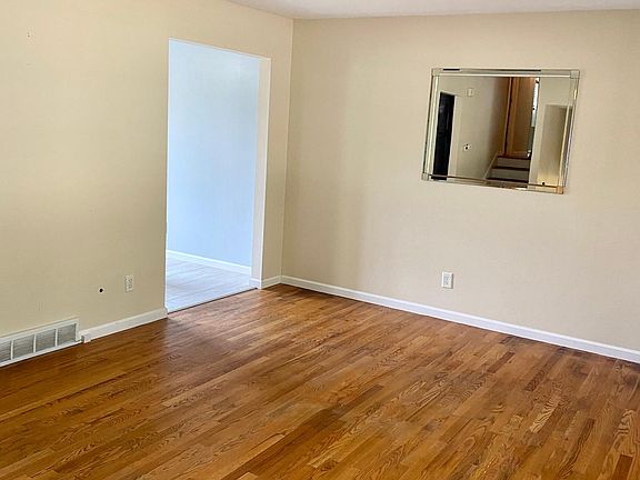 5th image of 9061 Meadow Dr
