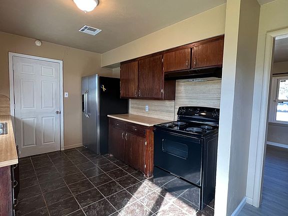 5th image of 3818 NW Bell Ave