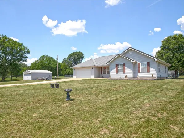 20655 Blackberry Ln, Crocker, MO 65452