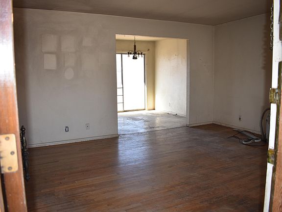 3rd image of 4716 Douglas Macarthur Rd NE