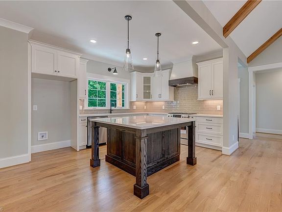 5th image of 7596 Whitaker Dr