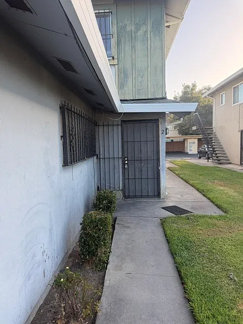 2 bed, 1.0 bath, 840 sqft, $1,795 — Photo 2