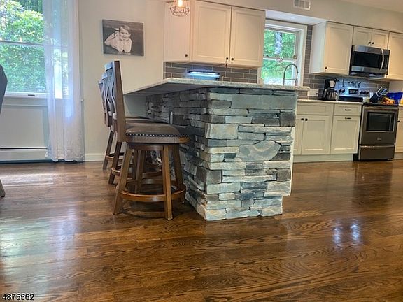 3rd image of 12 Briar Dr