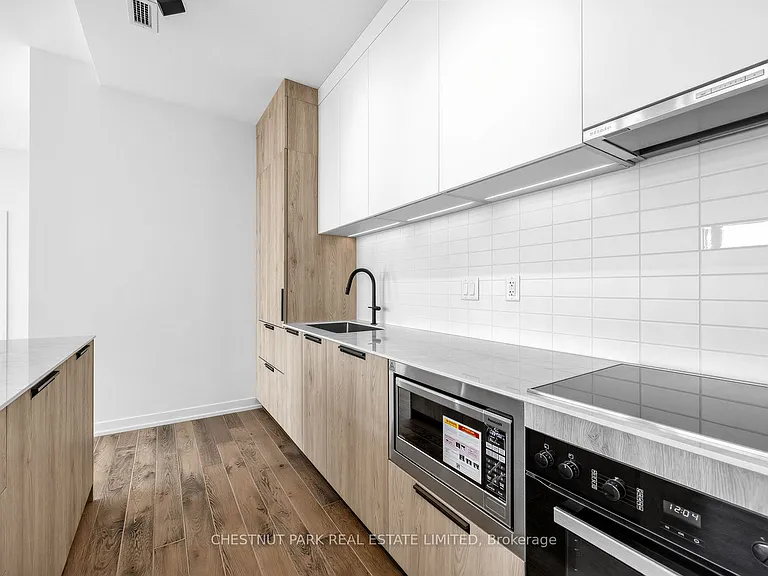 759 Queen St E #Penthouse 1 — Photo 12