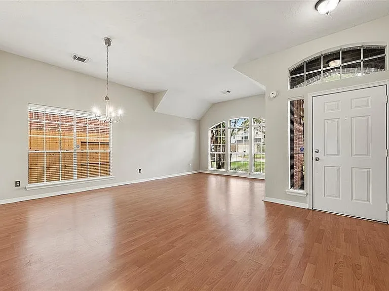 6422 Founding Dr — Photo 3