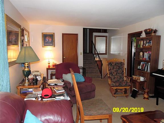 4th image of 410 Monterey Dr