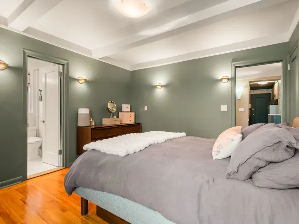 333 East 43rd Street image 8 of 13