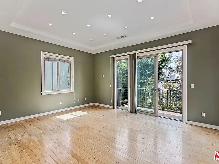 2027 Butler Ave — Photo 5