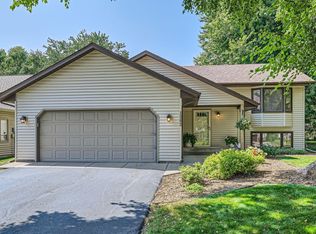 1282 Fallbrook Ln, Woodbury, MN 55125