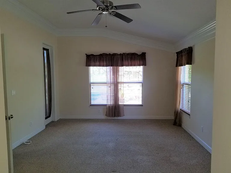 2024 SW Driftwood St — Photo 6