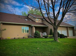 1306 Springbrook Ln, De Witt, IA 52742