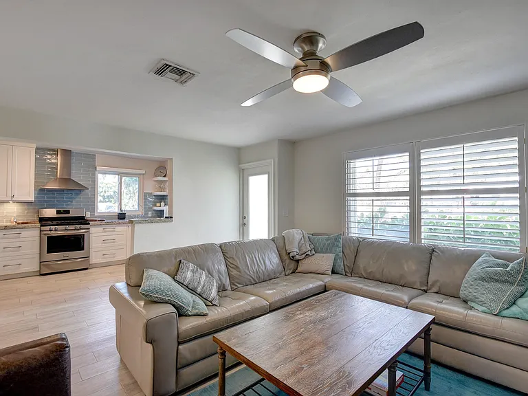 1020 Casuarina Rd — Photo 5