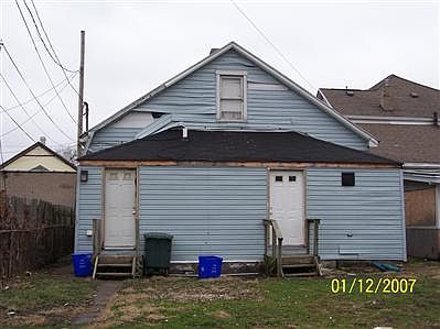 2nd image of 609 Hulbert St