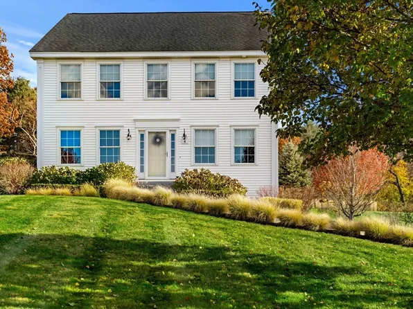4 Fairway Dr, Groveland, MA 01834