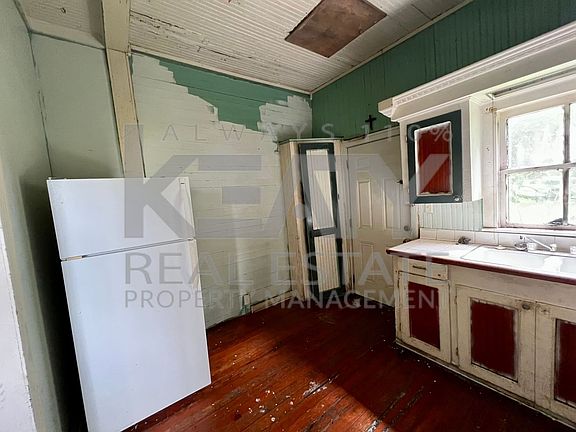 3rd image of 314 W Cotton St #B