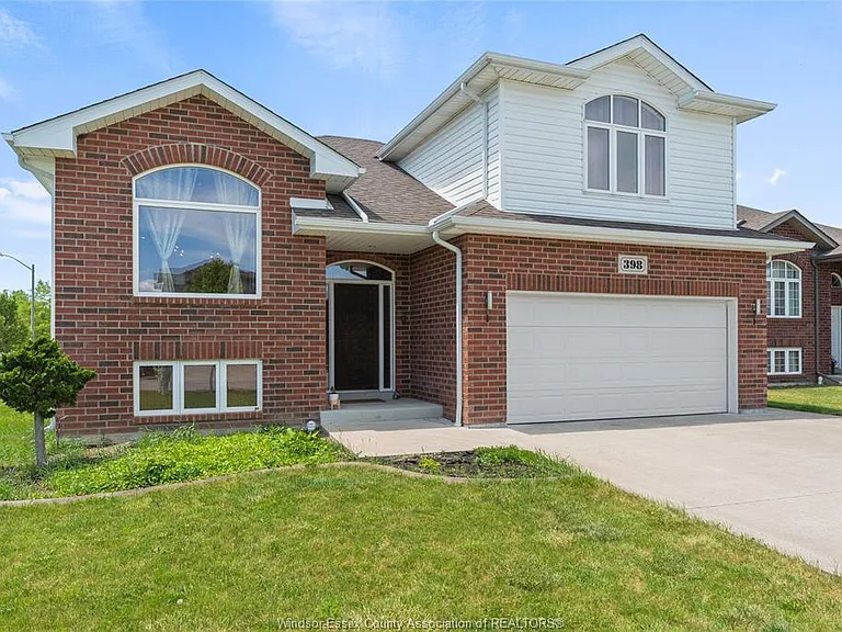 398 Poplar Dr — Photo 2