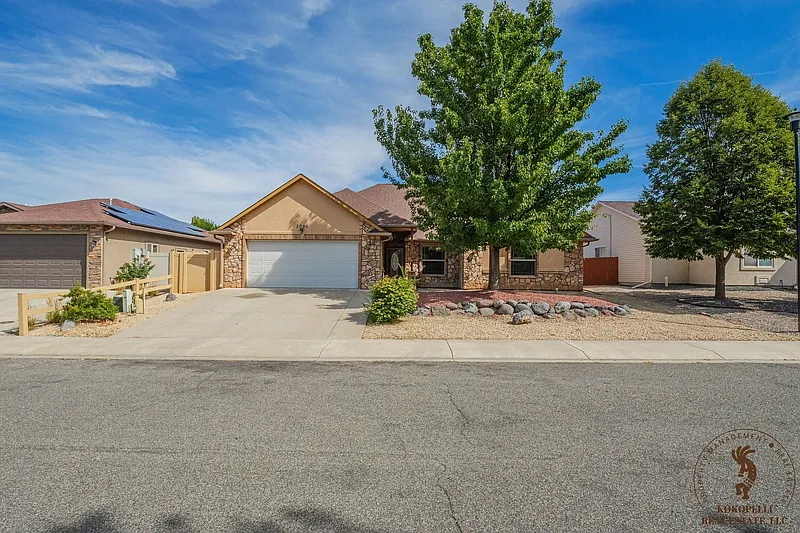 3 bed, 2.0 bath, 1748 sqft, $2,450 — Photo 2