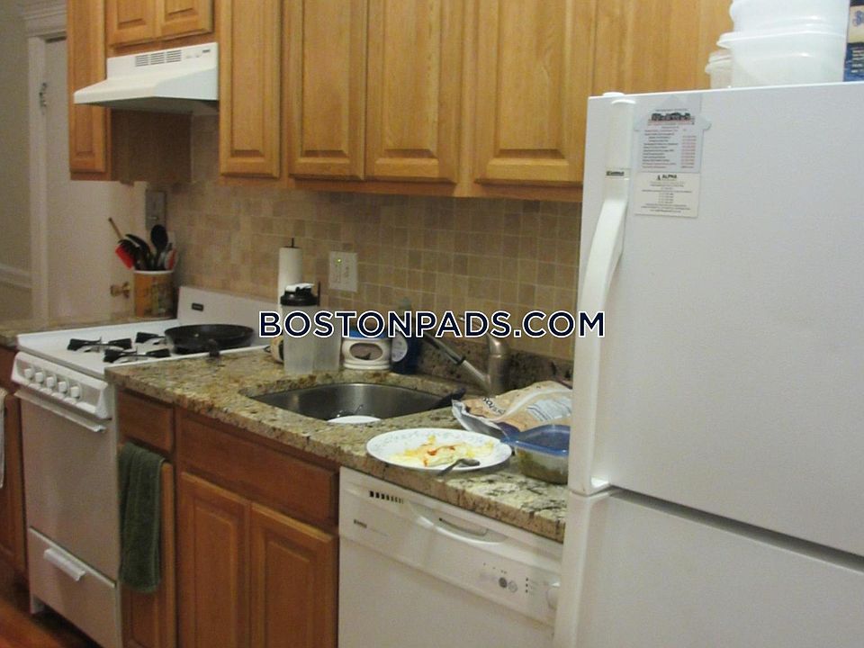 2nd image of 171 Hemenway St APT 7P