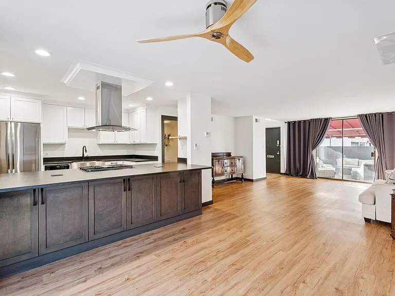 410 W 7th St #244 — Photo 9