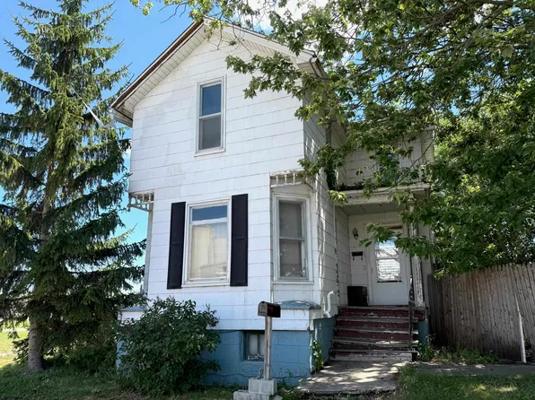 1305 Langstaff St, Essexville, MI 48732