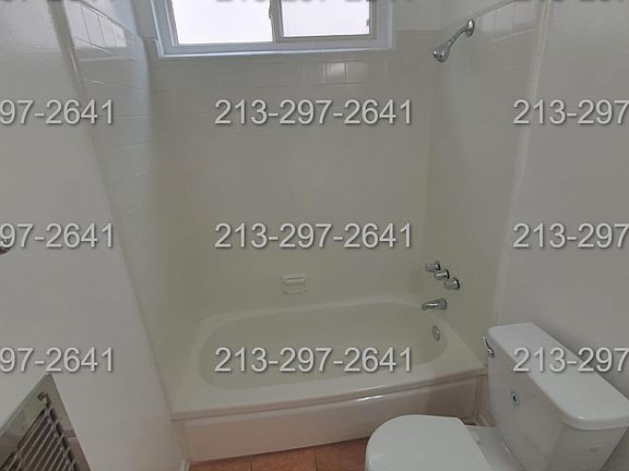 4th image of 13961 Oxnard St #16