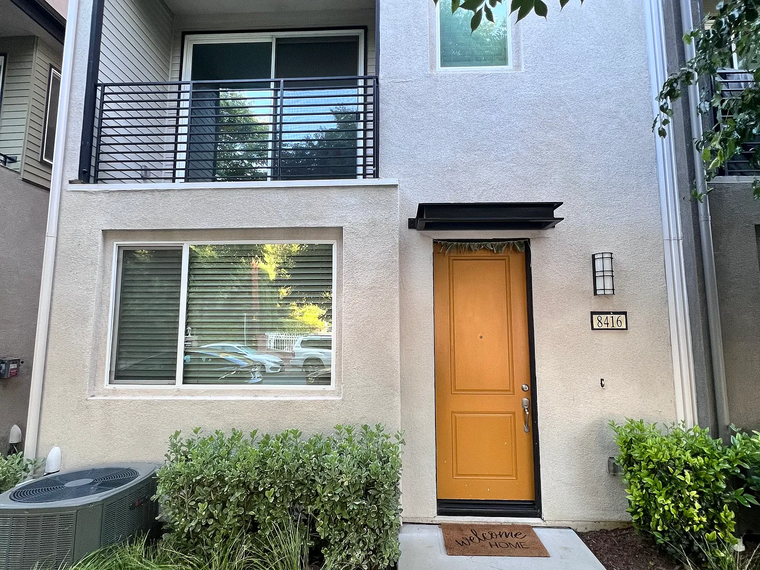 3 bed, 3.5 bath, 1657 sqft, $4,100 — Photo 2